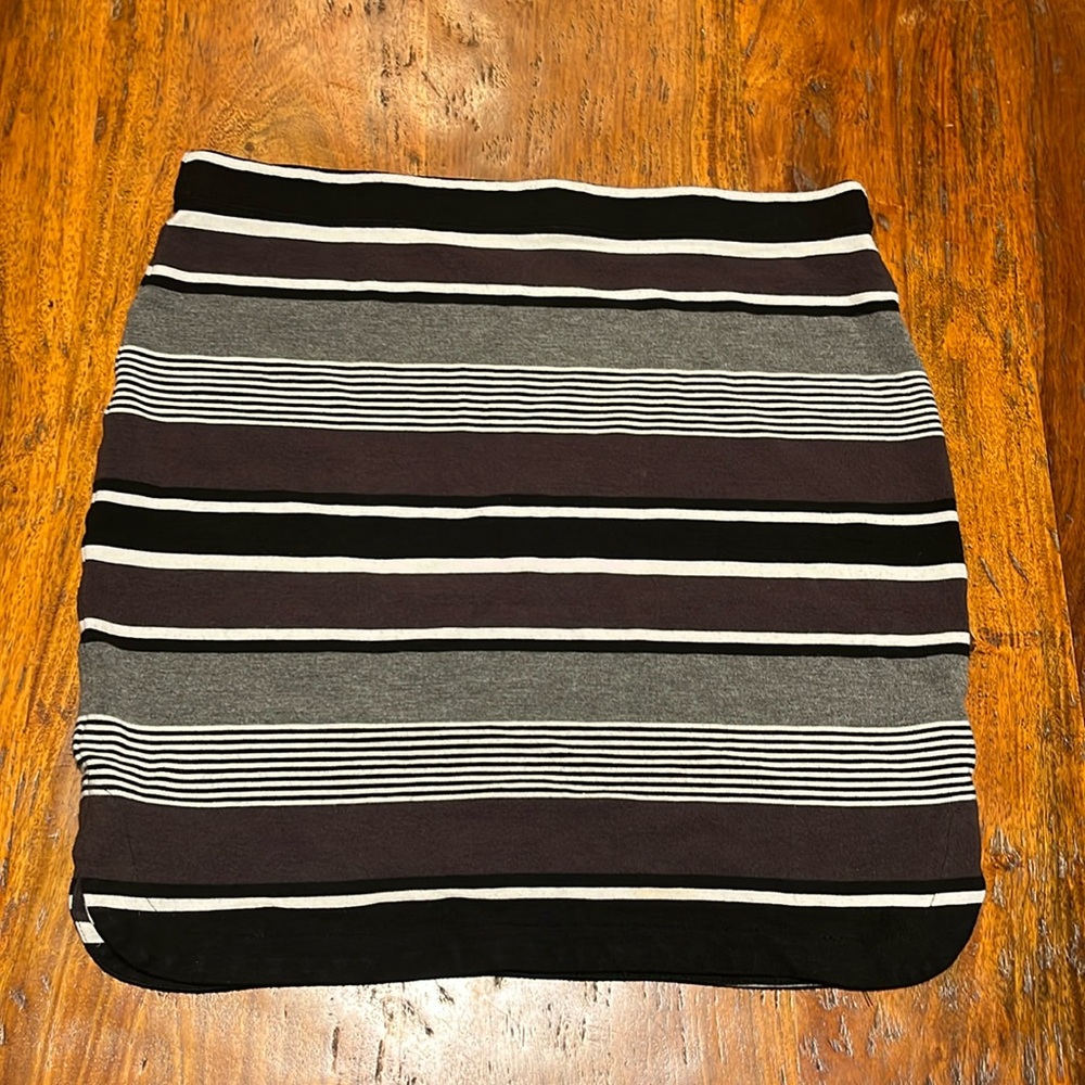Max Studio Skirt - Size M